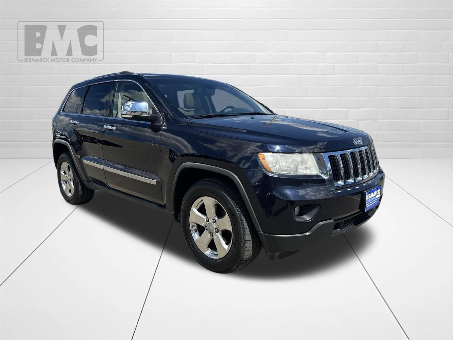 Used 2011 Jeep Grand Cherokee Limited AWD/4WD image 2