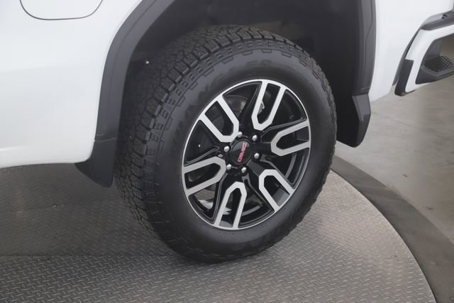Used 2025 GMC Sierra 1500 AT4 w/ Technology Package AWD/4WD image 14