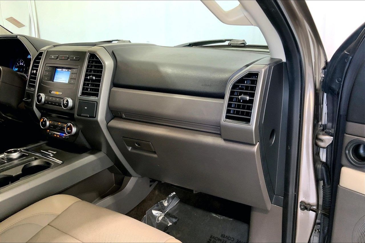 Used 2018 Ford Expedition Max XLT w/ Equipment Group 201A RWD image 16