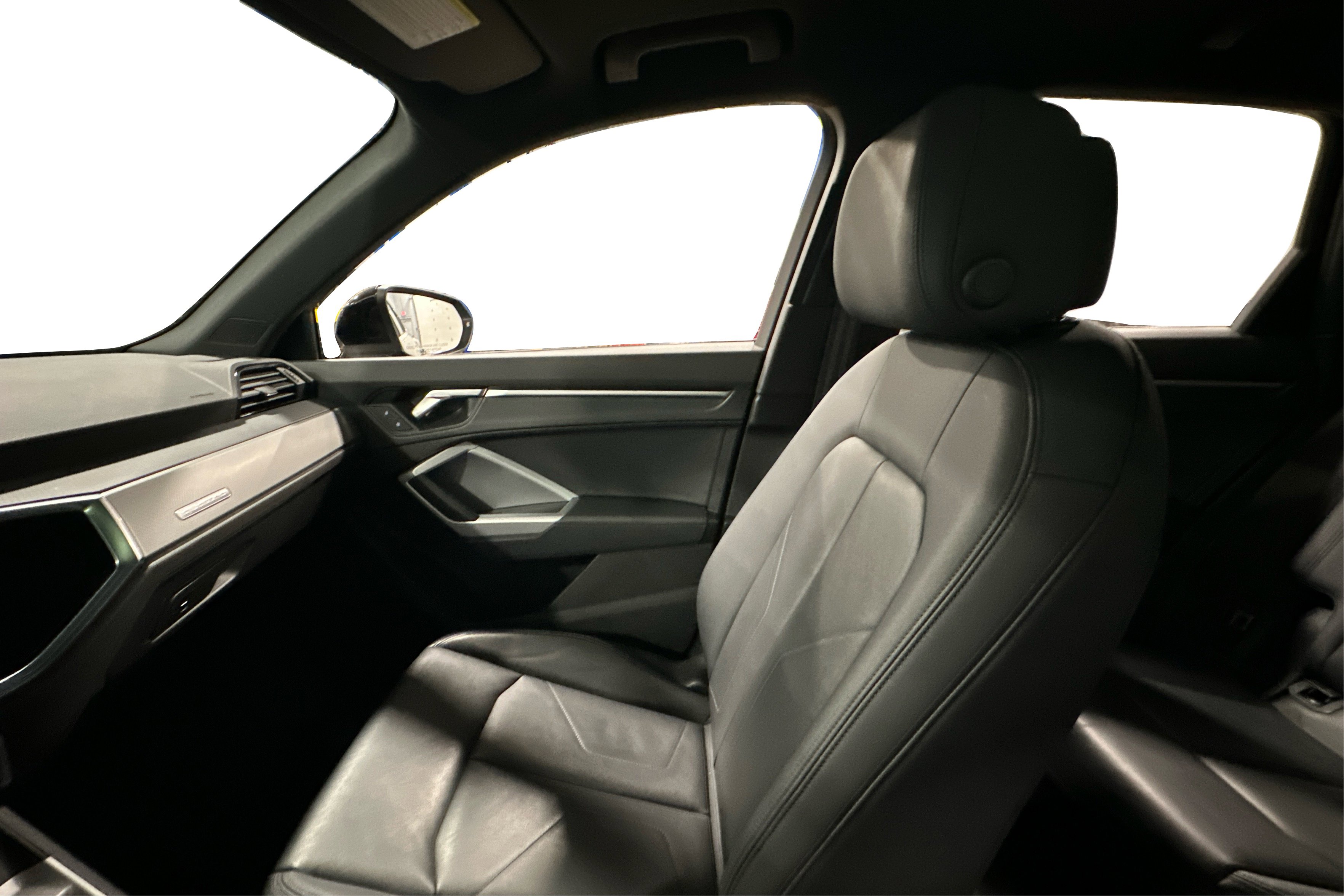 Used 2025 Audi Q3 2.0T Premium image 41