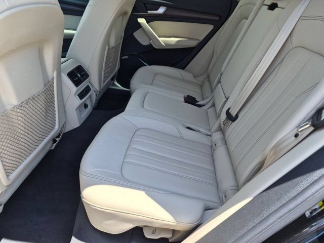 Used 2023 Audi Q5 2.0T Premium w/ Convenience Package AWD/4WD image 10