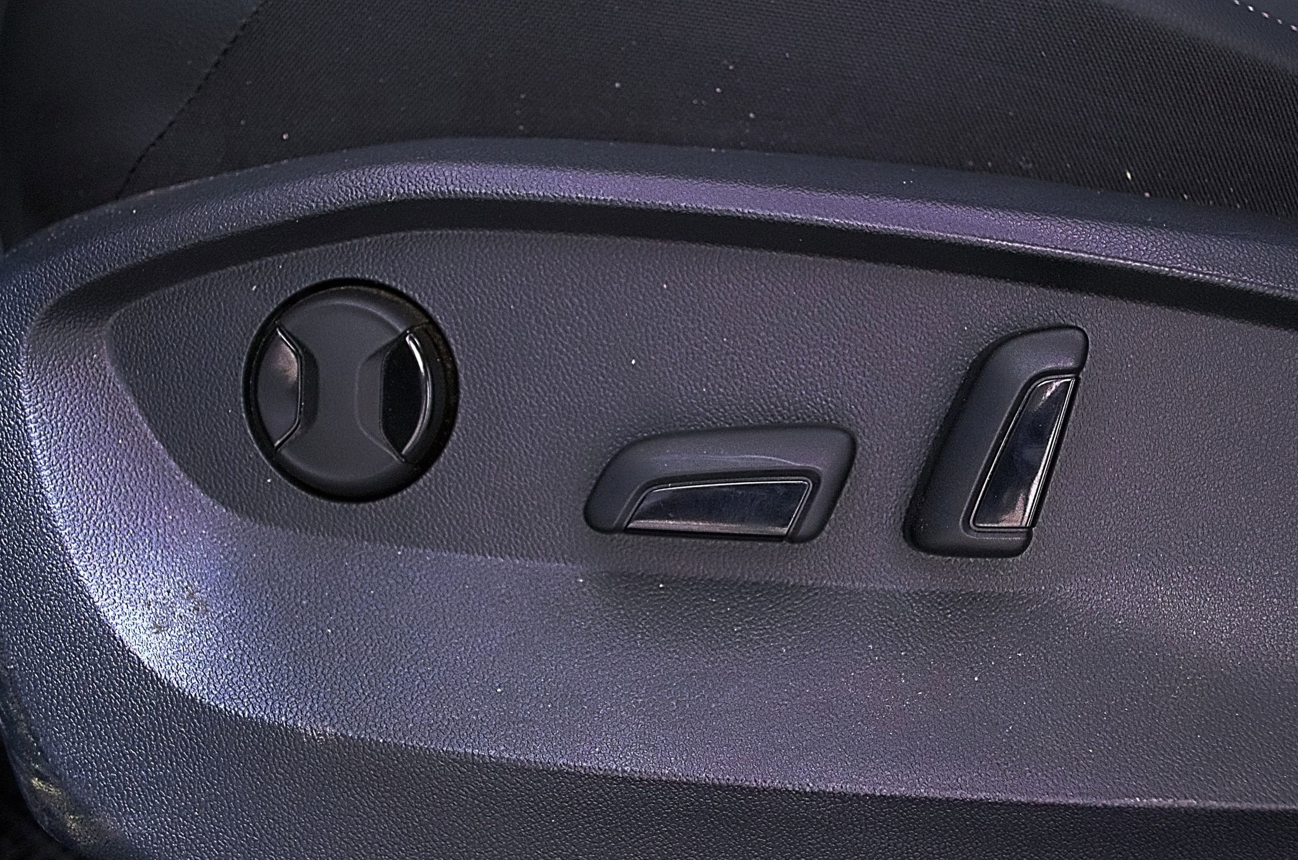 Used 2024 Volkswagen Tiguan SE w/ MDO Package, Three-Row image 24