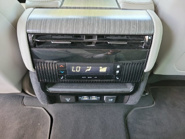 Used 2024 Jeep Wagoneer Series II w/ Flexible Seating Group RWD image 19
