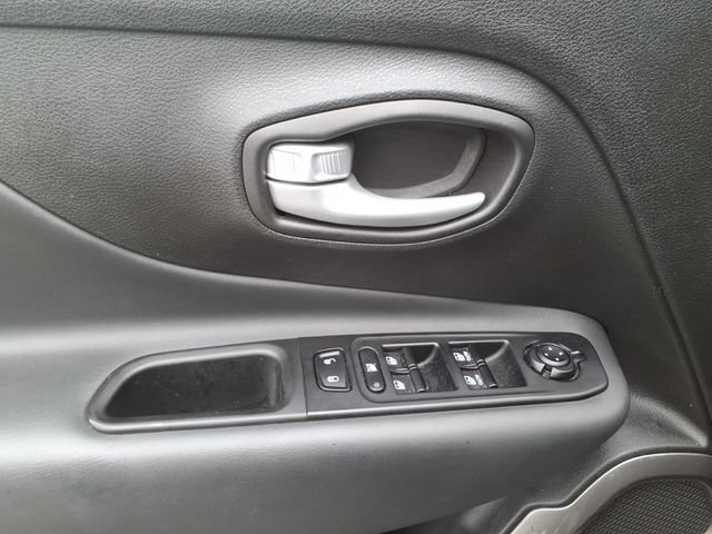 Certified 2023 Jeep Renegade Latitude AWD/4WD image 11