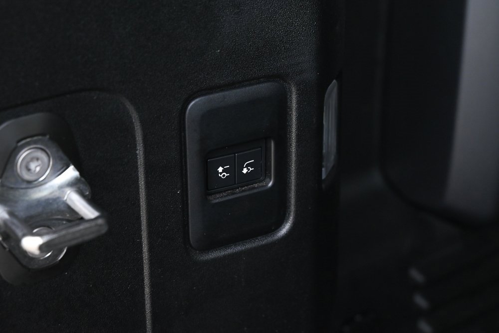 Used 2021 Land Rover Defender 110 SE image 43