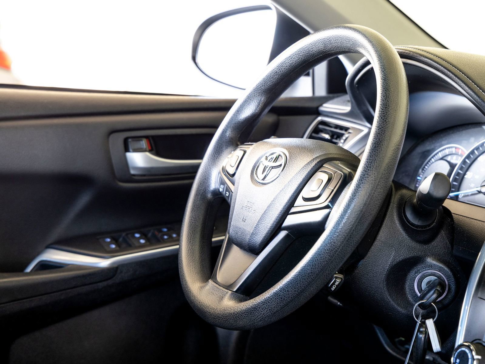 Used 2015 Toyota Camry LE image 27