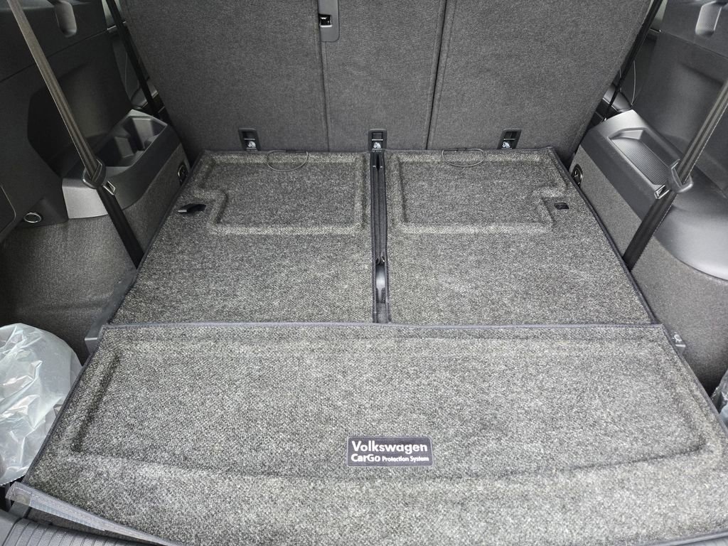 Used 2023 Volkswagen Tiguan SE R-Line image 42