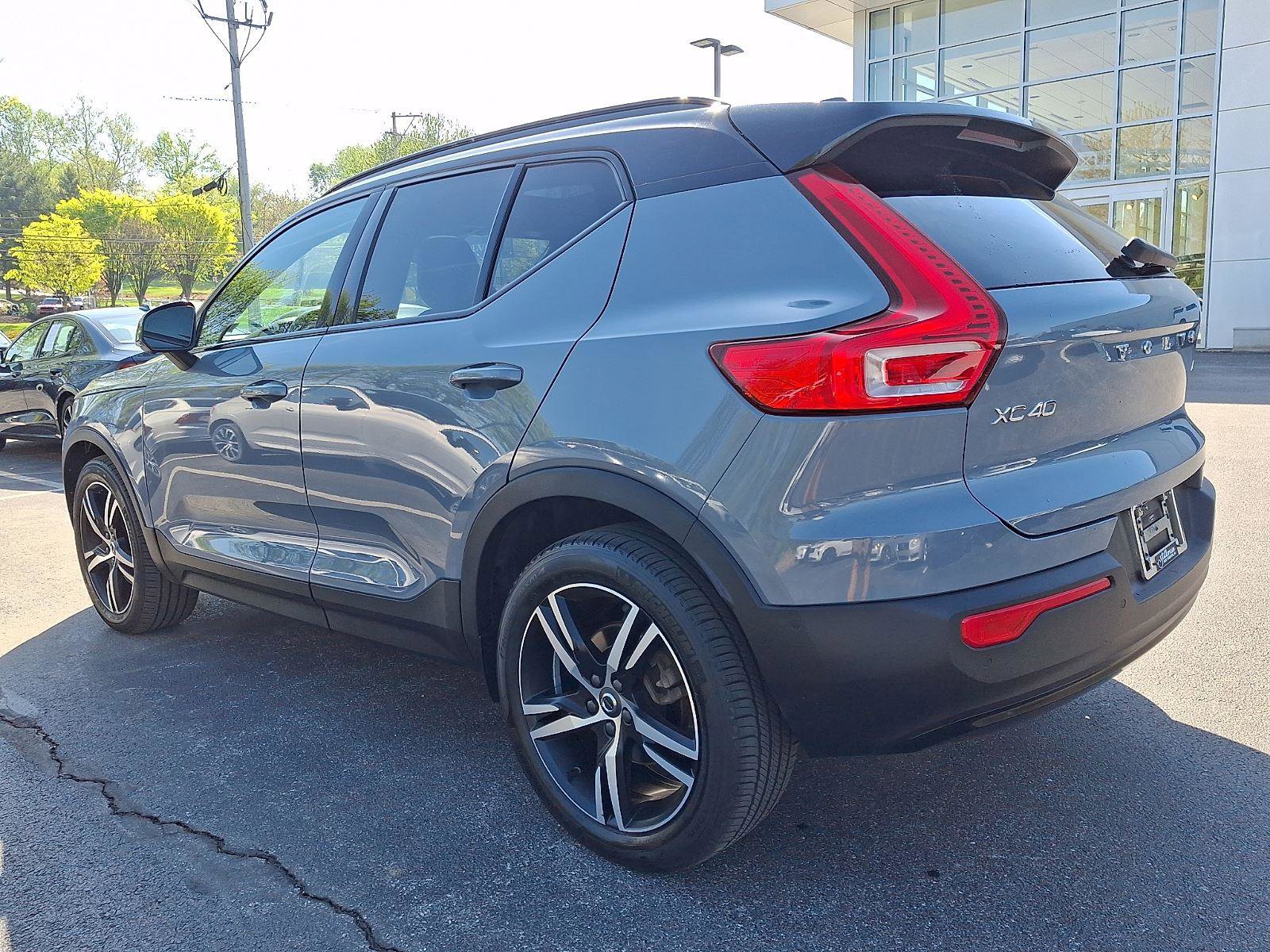 Used 2021 Volvo XC40 T5 R-Design w/ Advanced Package AWD/4WD image 4