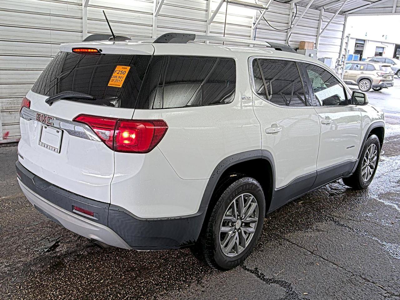 Used 2017 GMC Acadia SLE FWD image 3