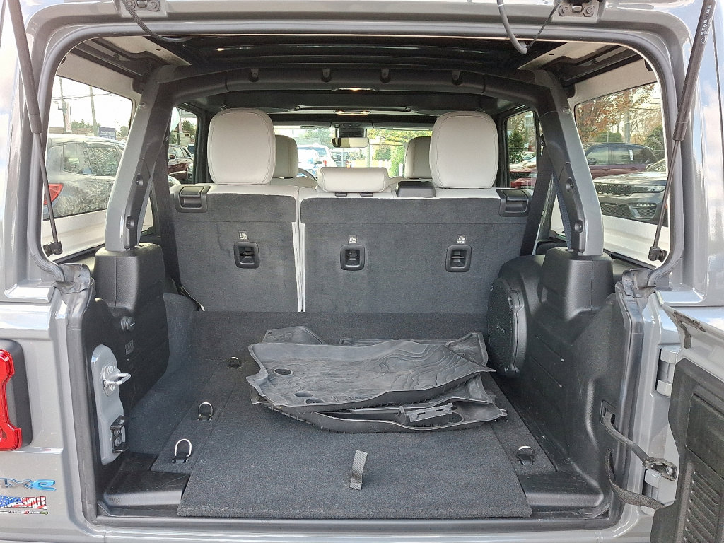 Used 2023 Jeep Wrangler Unlimited Sahara image 18