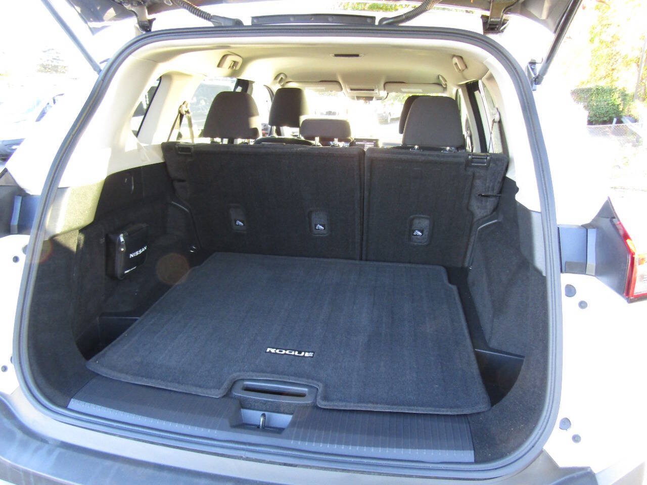 Used 2023 Nissan Rogue S AWD/4WD image 17