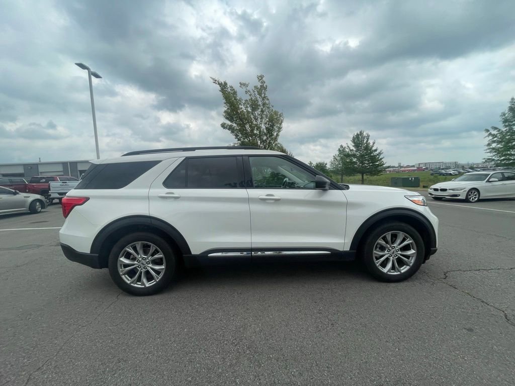 Used 2023 Ford Explorer XLT w/ Equipment Group 202A RWD image 9