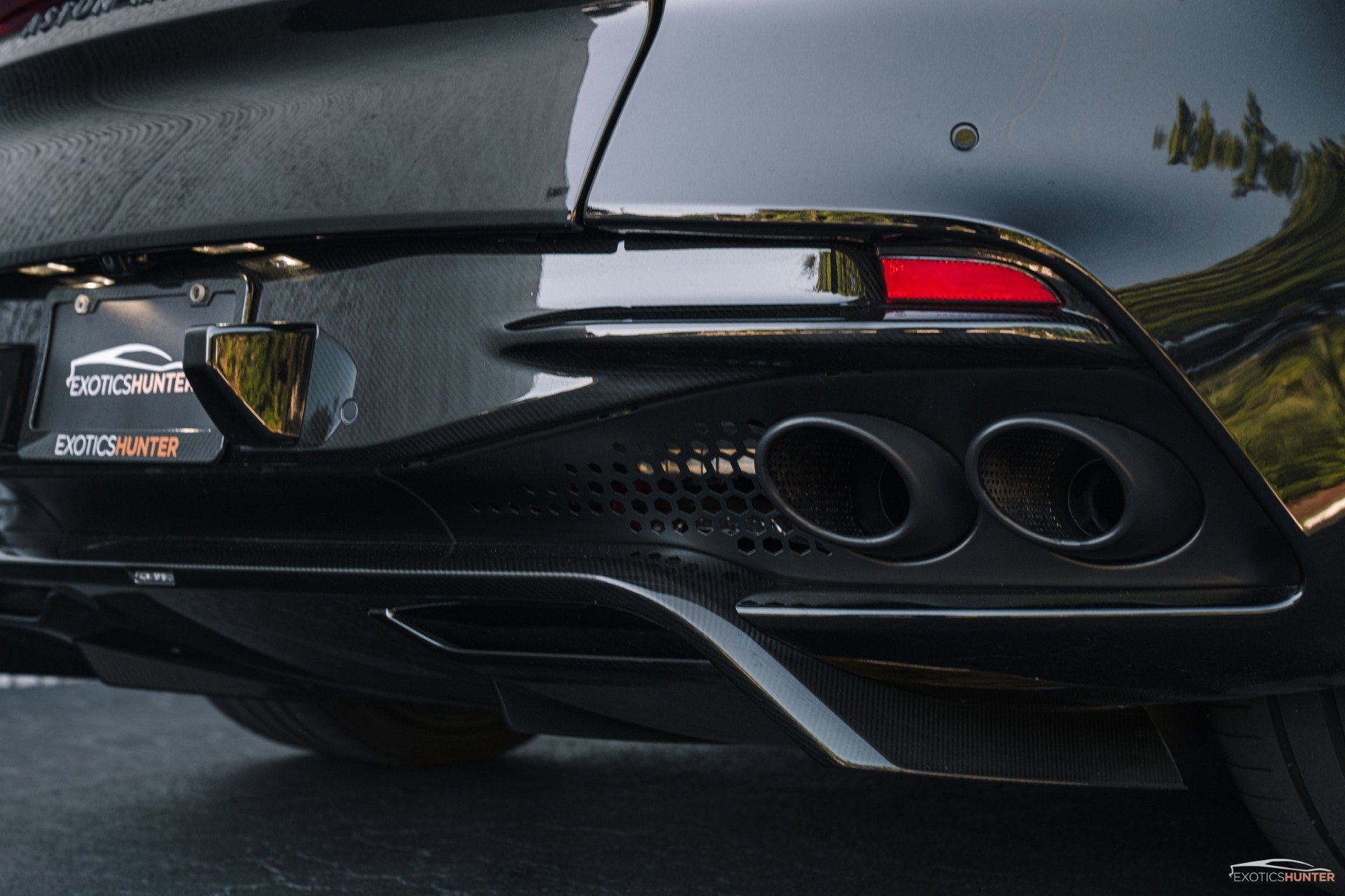 Used 2019 Aston Martin DBS Superleggera RWD image 23