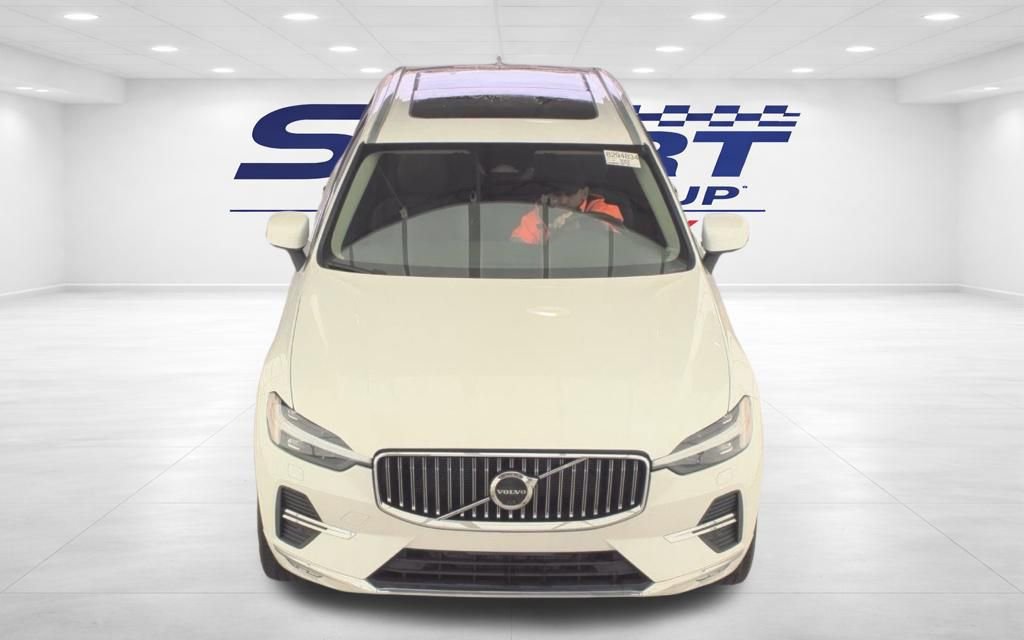 Used 2023 Volvo XC60 B5 Plus w/ Climate Package image 3