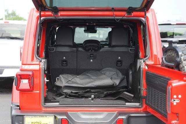 Used 2023 Jeep Wrangler Unlimited Sahara AWD/4WD image 31