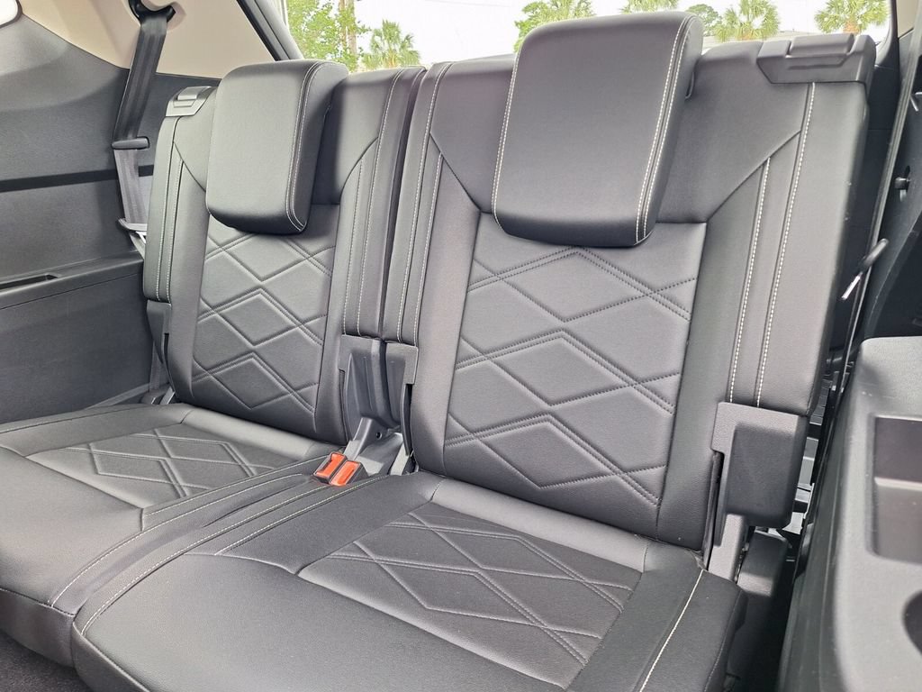 Used 2025 Volkswagen Atlas SE FWD image 12