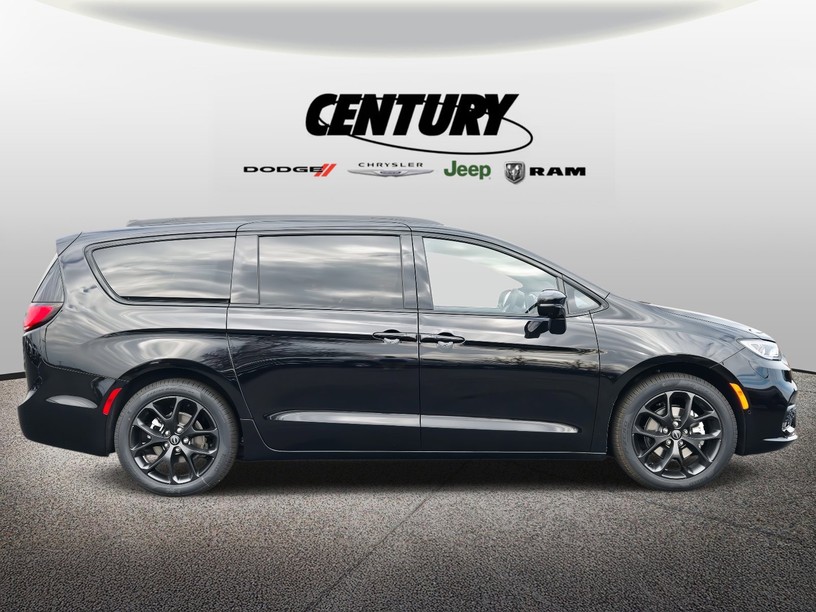 New 2026 Chrysler Pacifica Limited FWD image 2