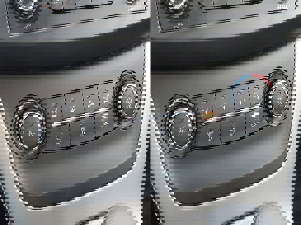 Used 2015 Nissan Sentra S image 15