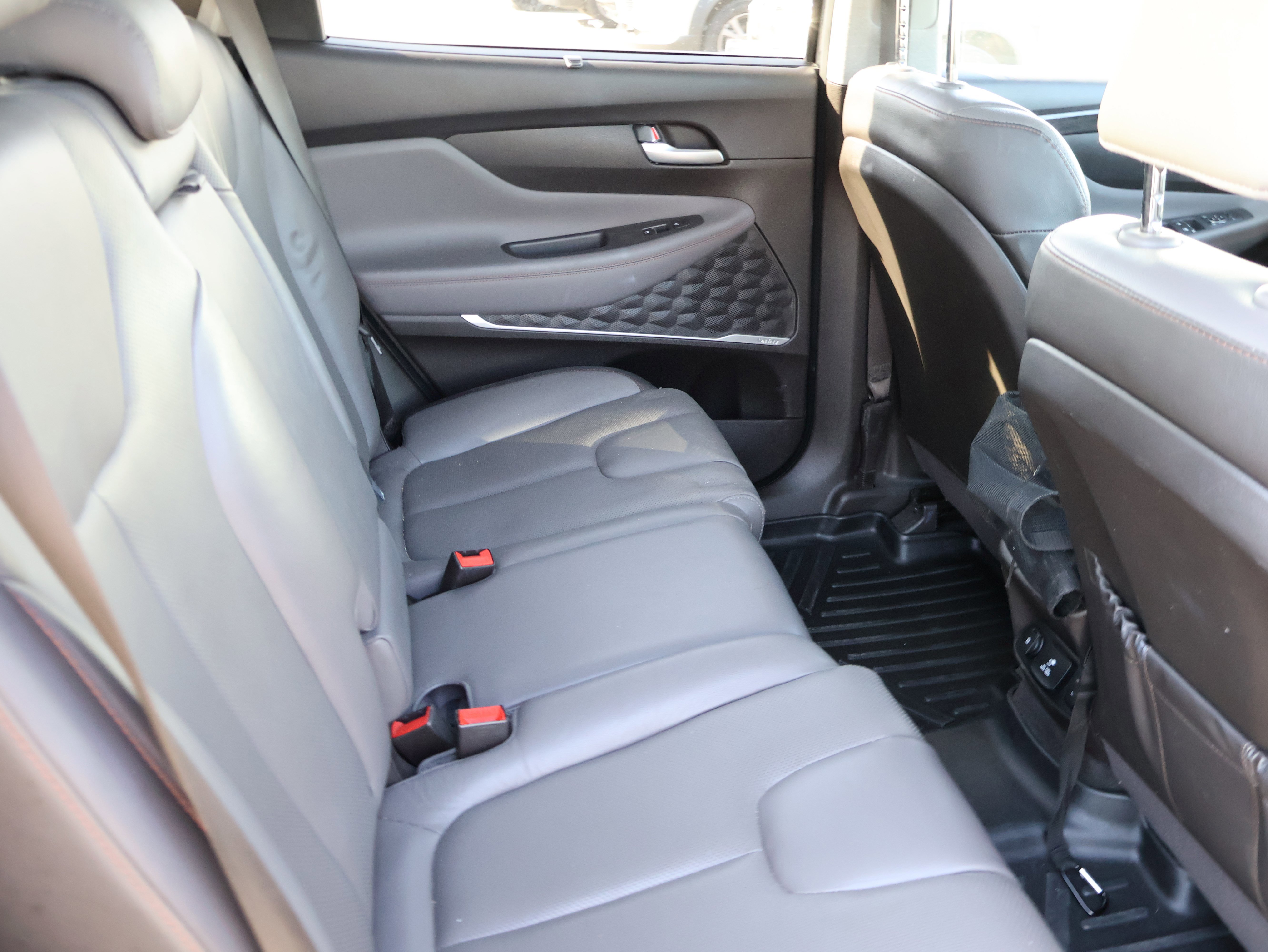 Used 2020 Hyundai Santa Fe Limited image 13