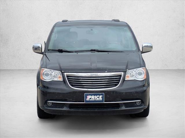 Used 2016 Chrysler Town & Country Limited Platinum image 2