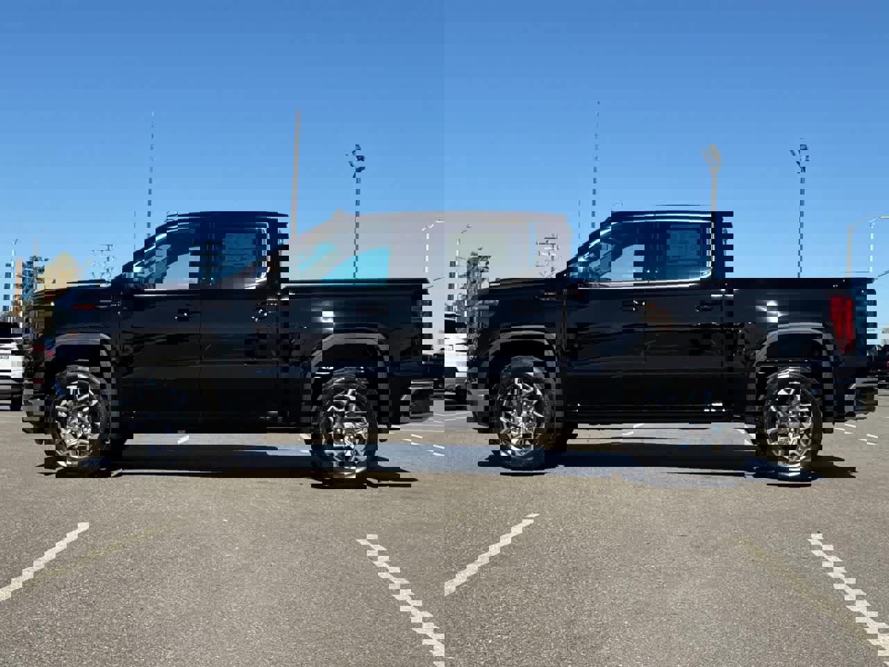 New 2026 GMC Sierra 1500 SLE w/ LPO, Black Badging Package image 10