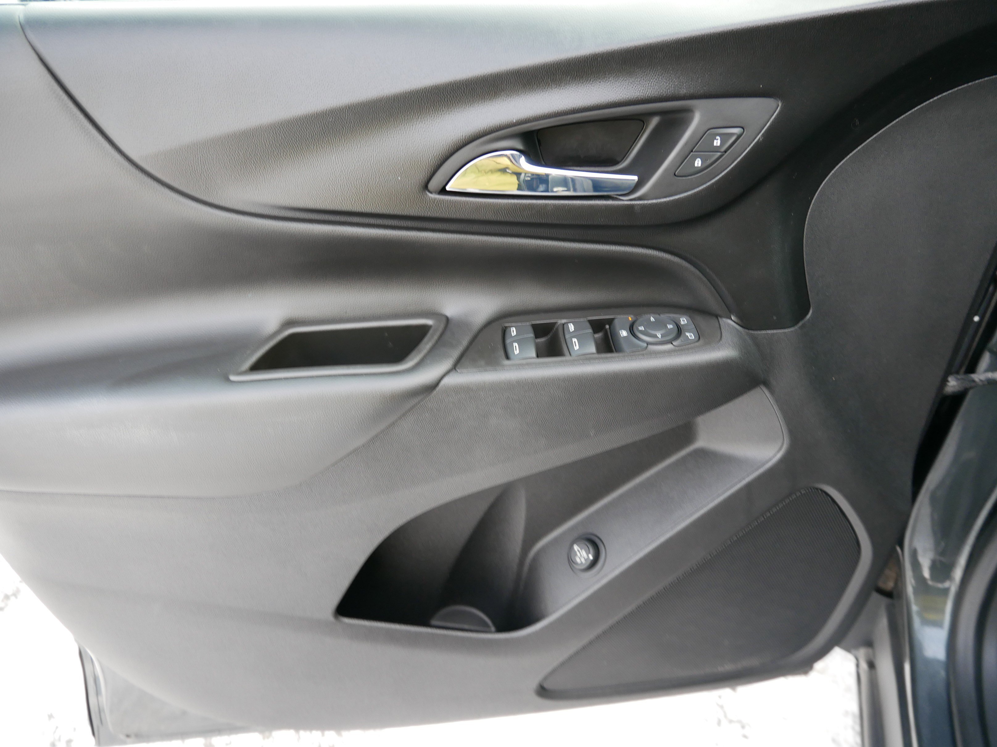 Used 2020 Chevrolet Equinox LT image 31