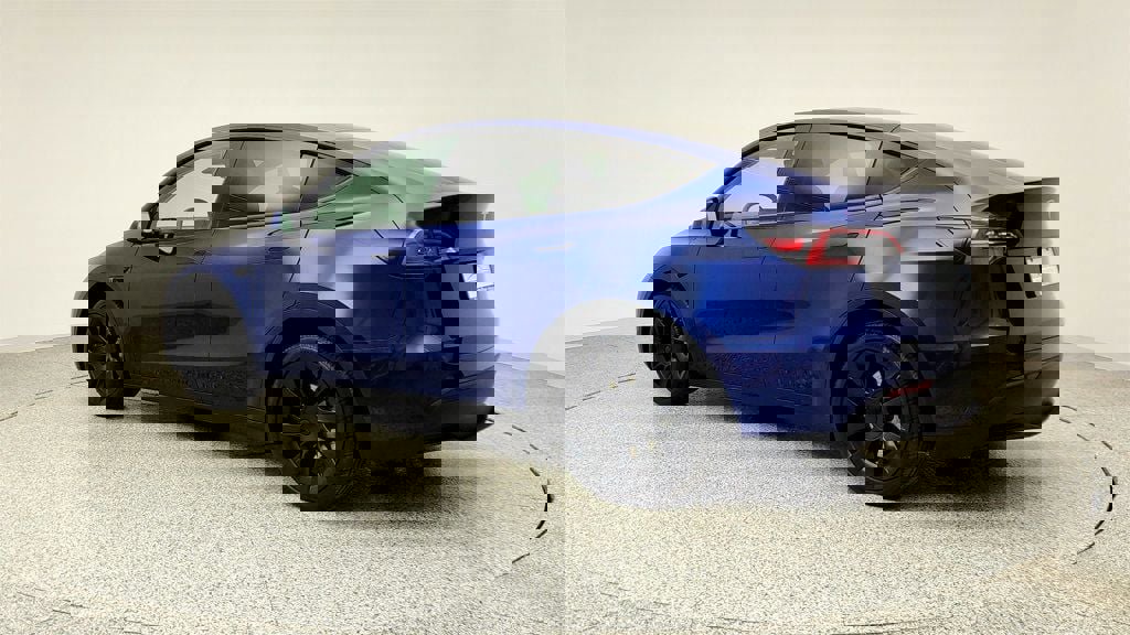 Used 2023 Tesla Model Y AWD image 7
