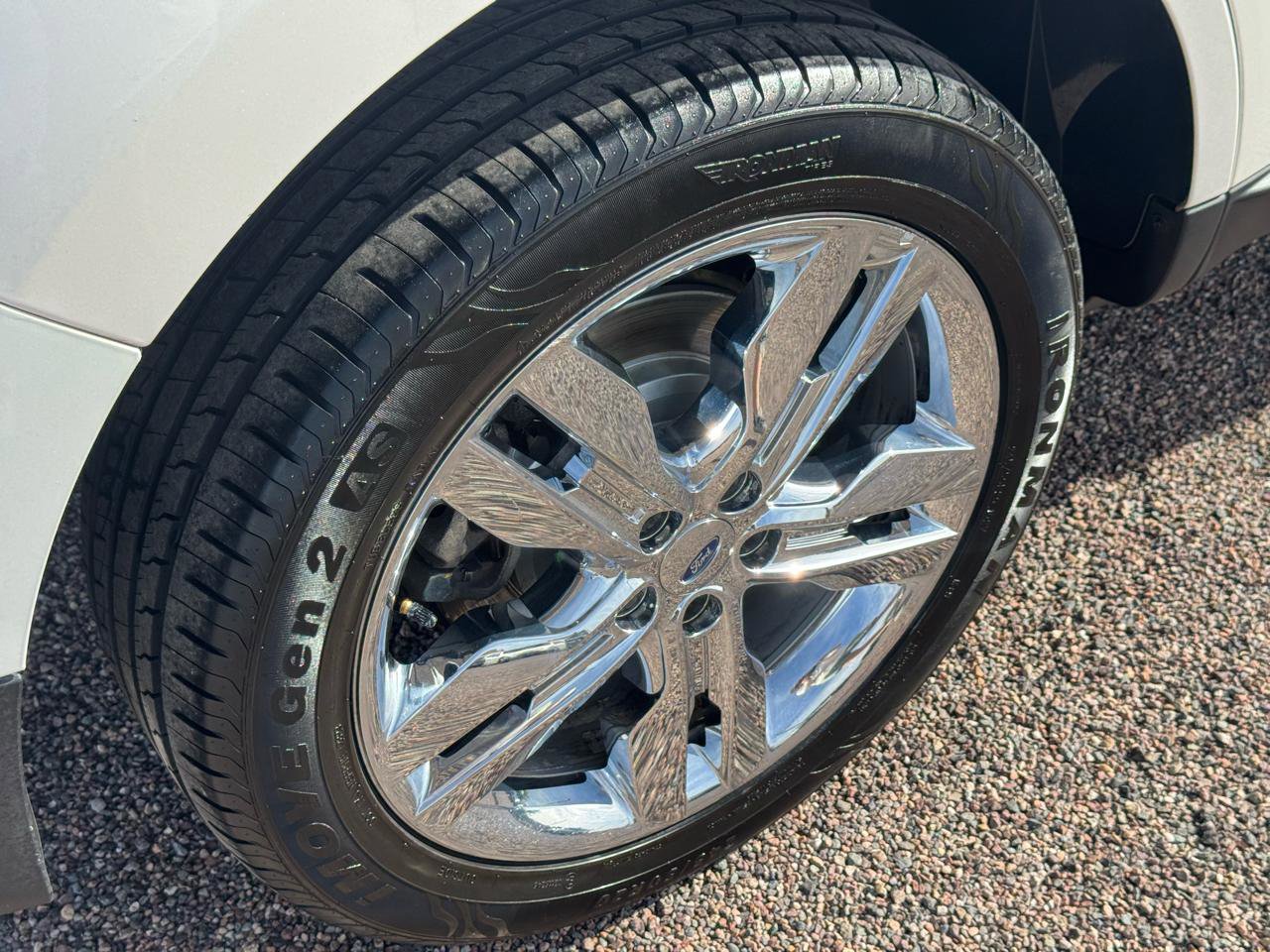 Used 2012 Ford Edge Limited FWD image 19