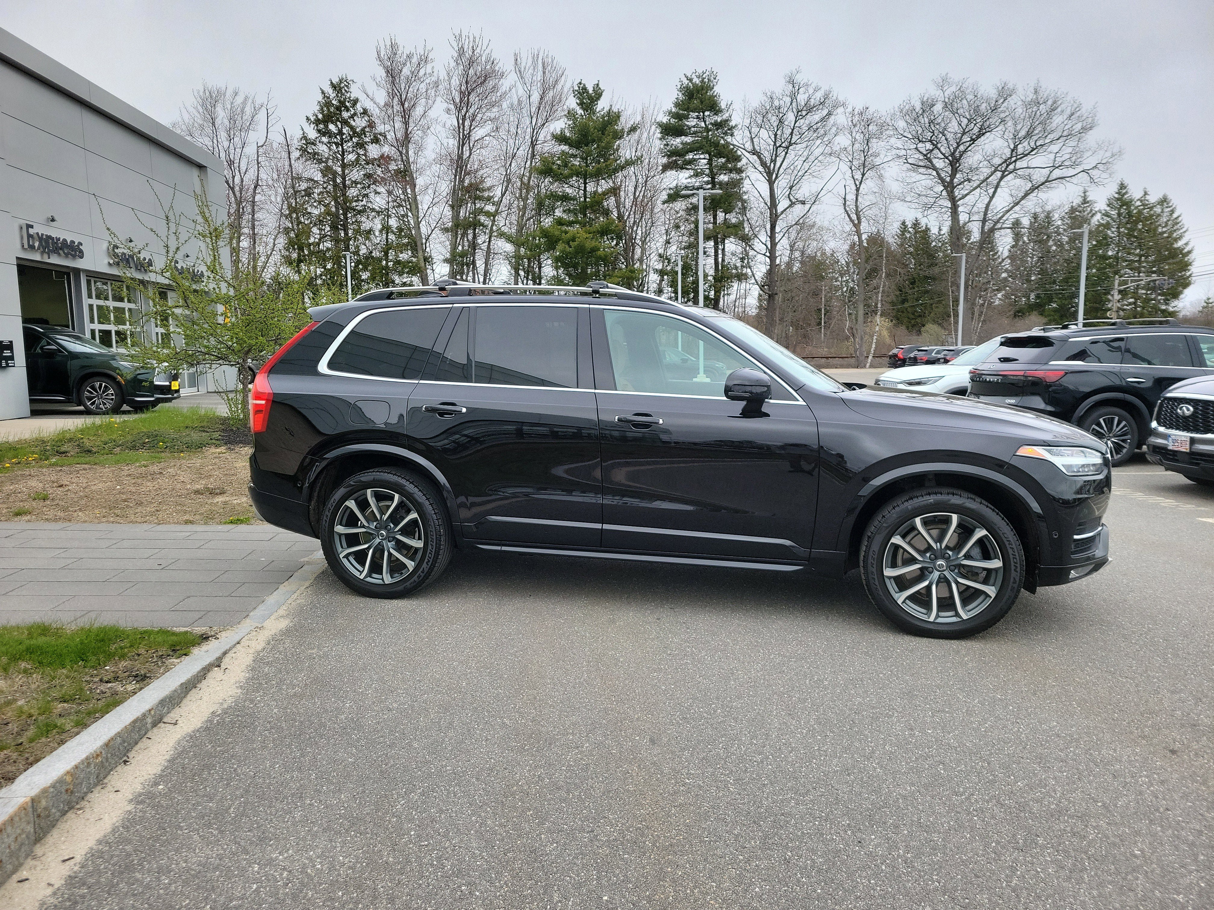 Used 2017 Volvo XC90 T6 Momentum w/ Vision Package AWD/4WD image 8