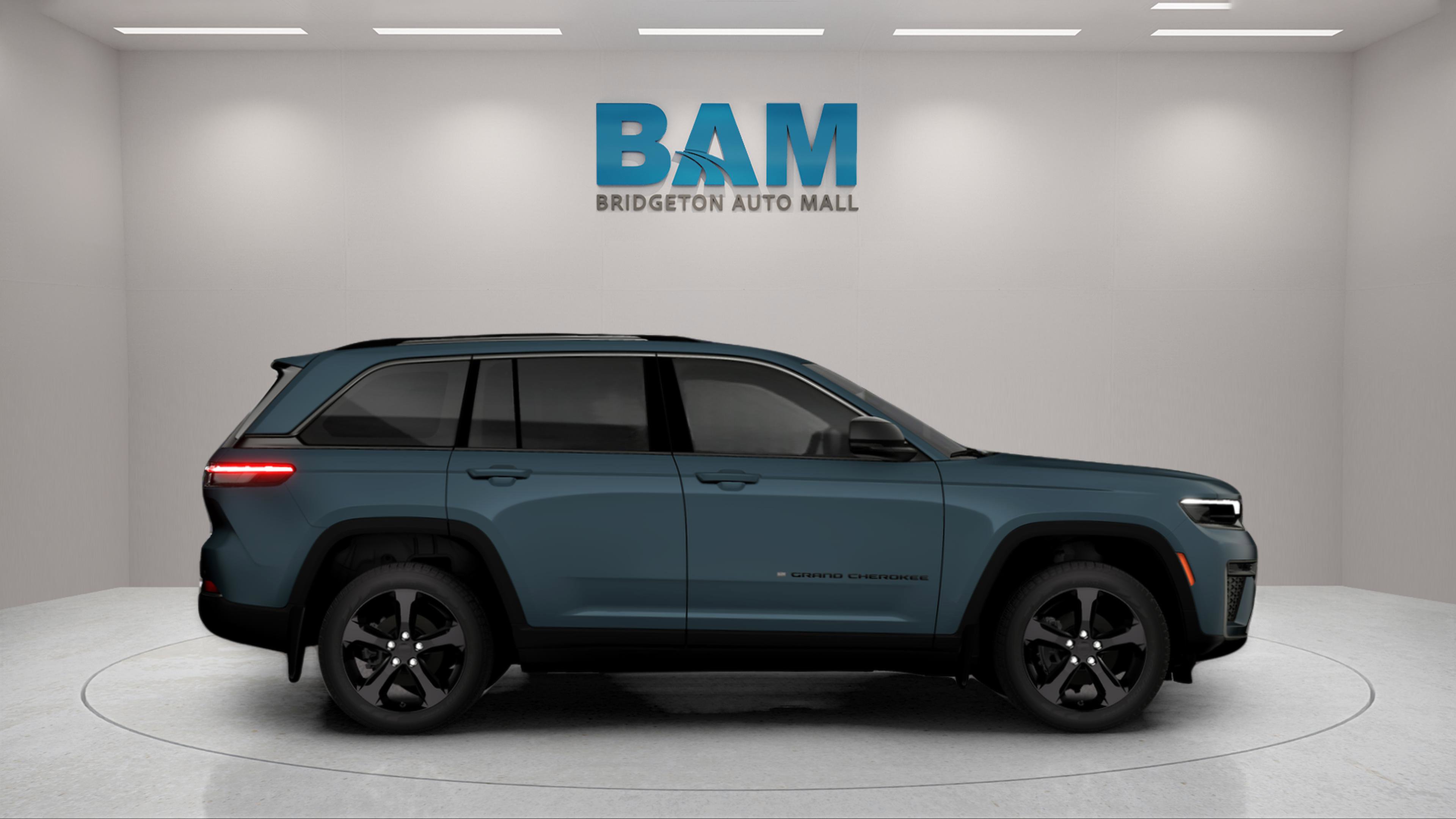 New 2026 Jeep Grand Cherokee Limited w/ Limited Altitude Package AWD/4WD image 3