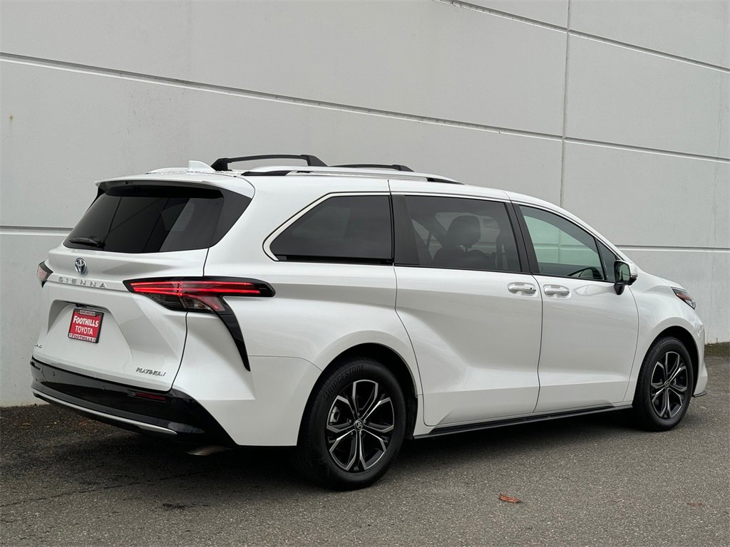 Certified 2025 Toyota Sienna Platinum image 7