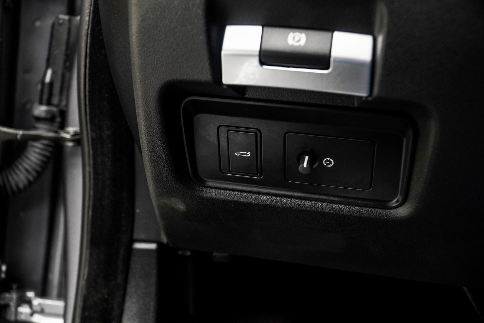 Used 2020 Jaguar XE S image 27