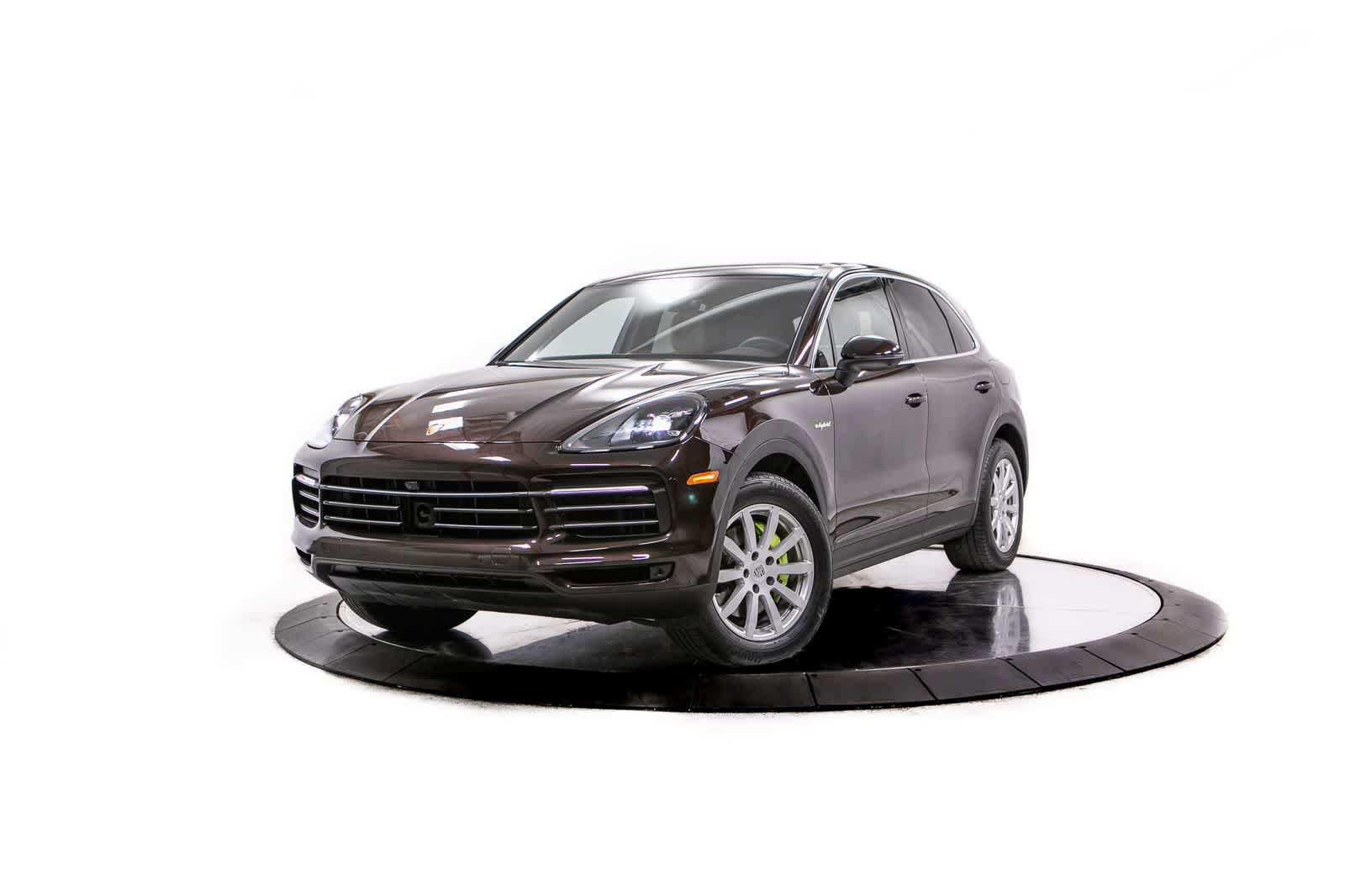 Certified 2023 Porsche Cayenne AWD/4WD image 1