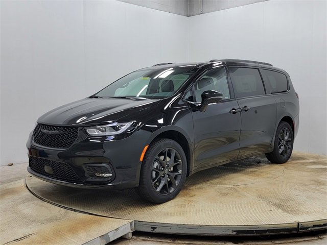 New 2026 Chrysler Pacifica Limited w/ S Appearance Package image 9