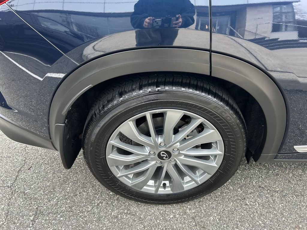 Certified 2025 INFINITI QX50 Luxe w/ Accent Package image 12