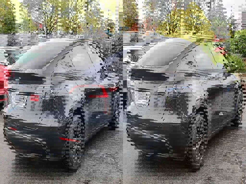 Used 2024 Tesla Model Y 2WD image 6