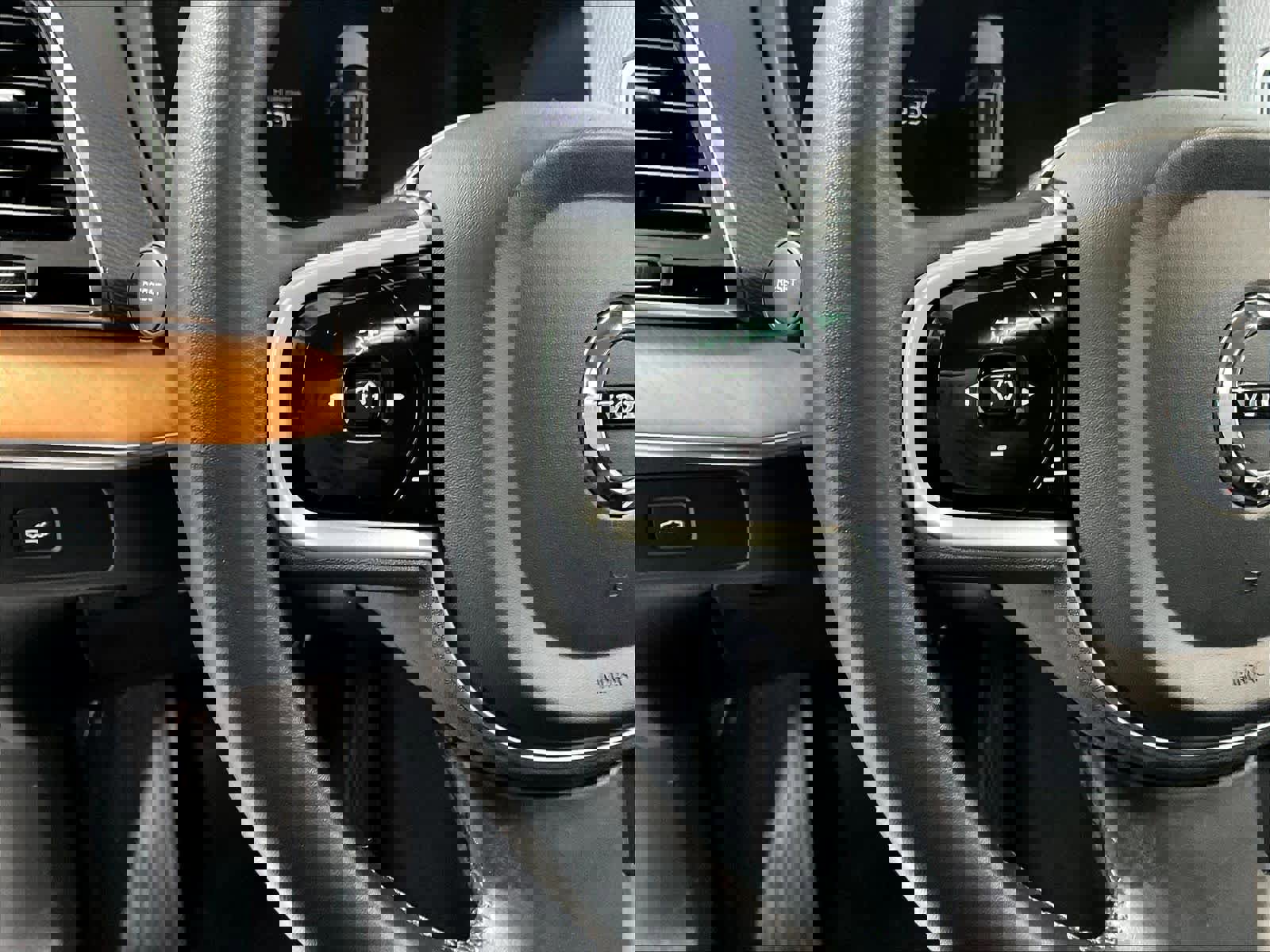 Used 2023 Volvo XC90 B6 Plus w/ Protection Package AWD/4WD image 24