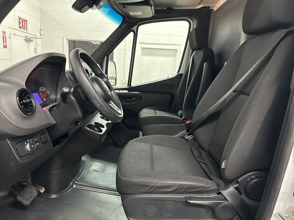 Used 2019 Freightliner Sprinter 144 image 17