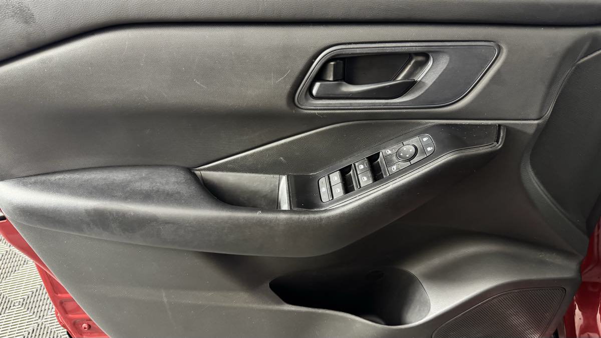 Used 2025 Nissan Rogue S AWD/4WD image 11