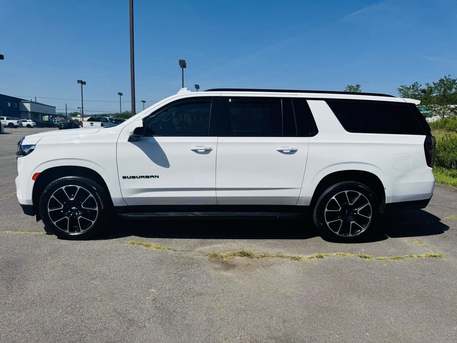 Used 2023 Chevrolet Suburban RST image 4