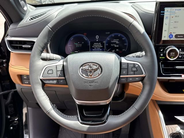 Used 2026 Toyota Highlander Platinum AWD/4WD image 19