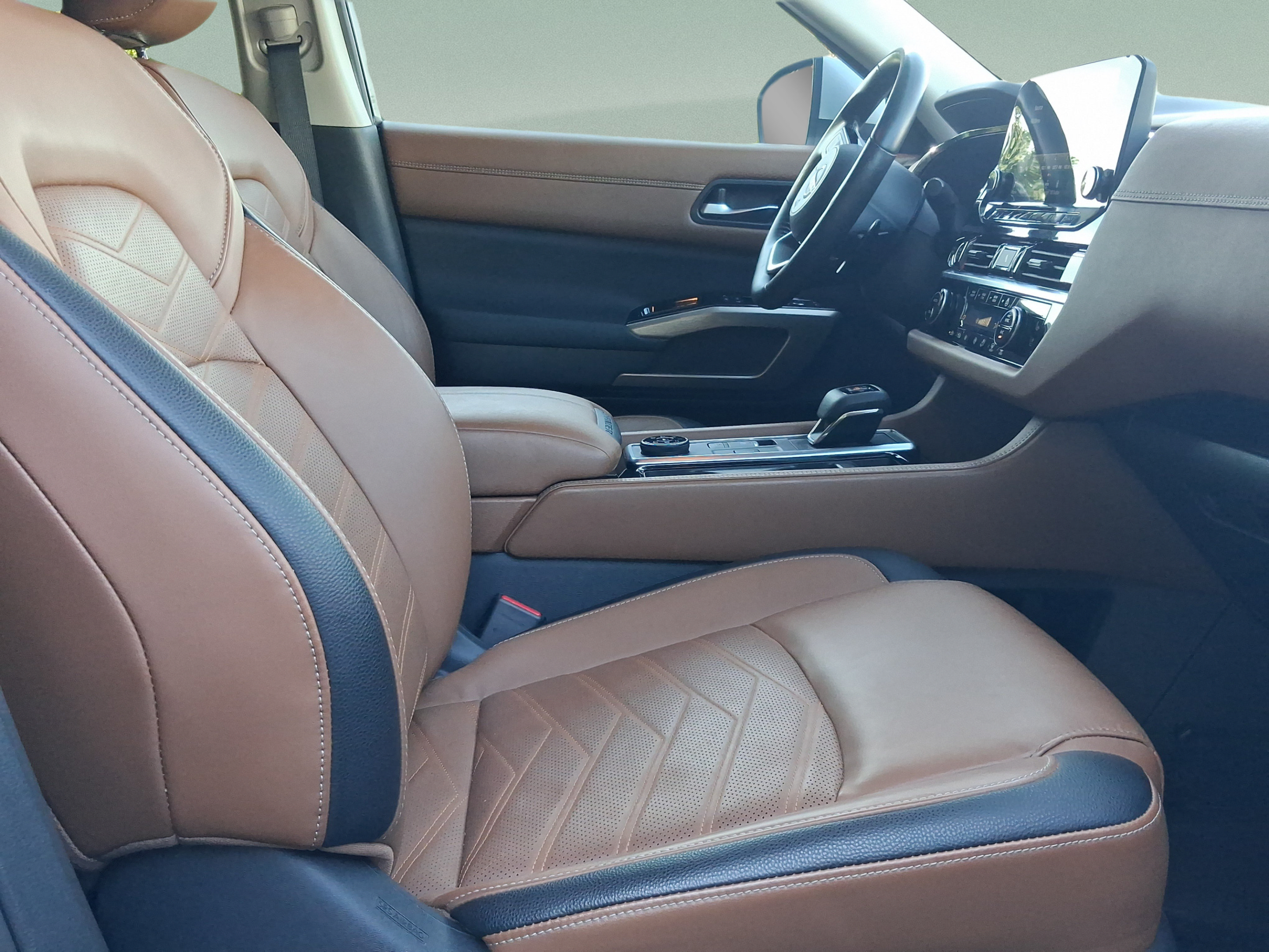 Used 2023 Nissan Pathfinder Platinum AWD/4WD image 30