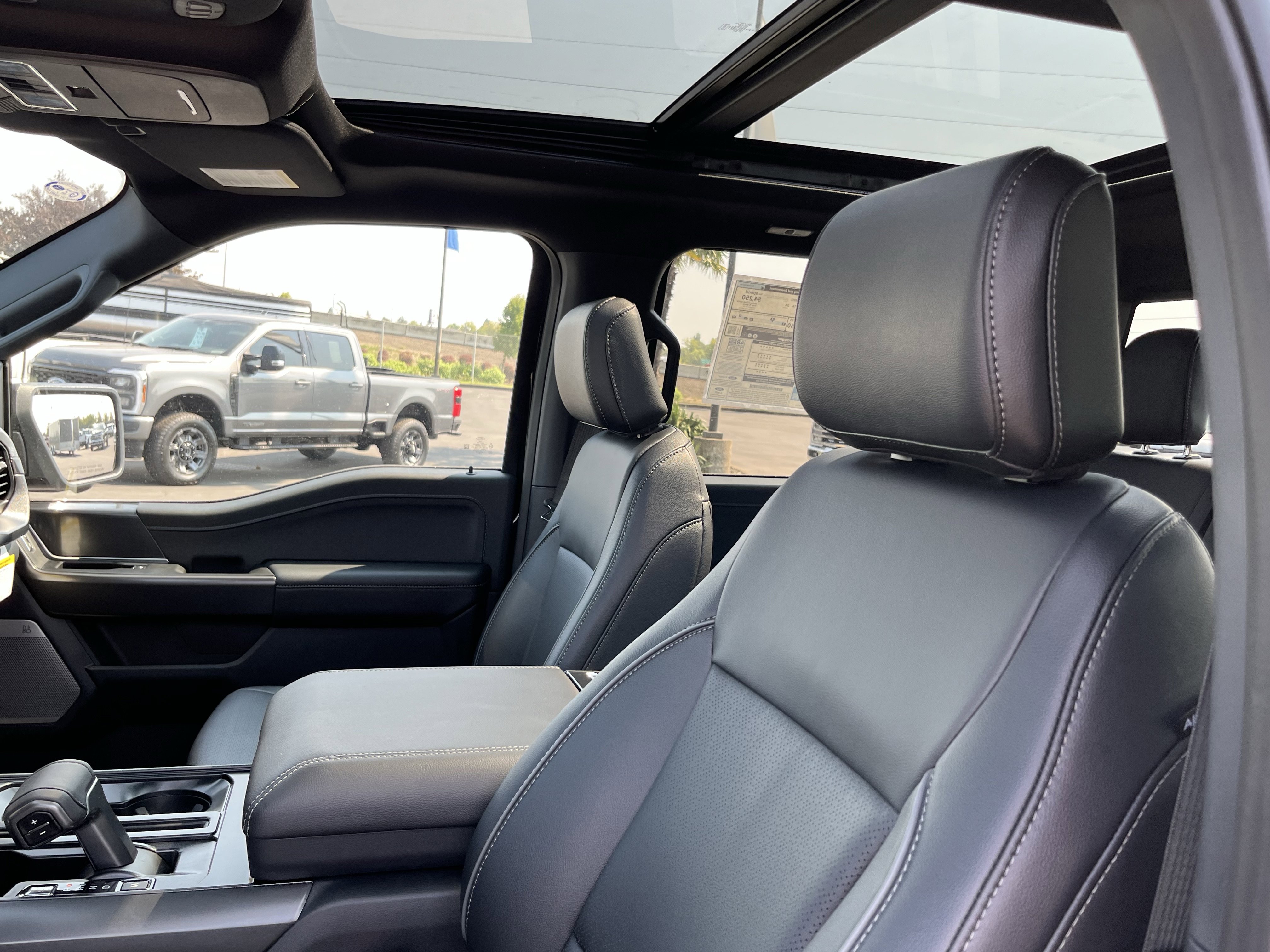 New 2025 Ford F150 Lariat w/ Equipment Group 501A Mid image 15