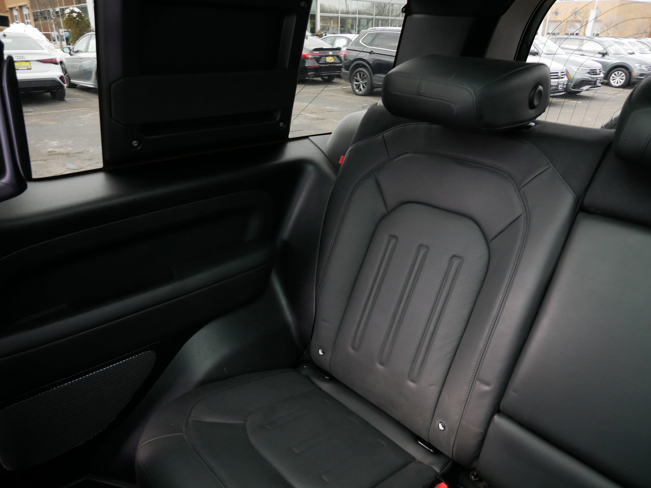 Used 2023 Land Rover Defender 90 X image 12