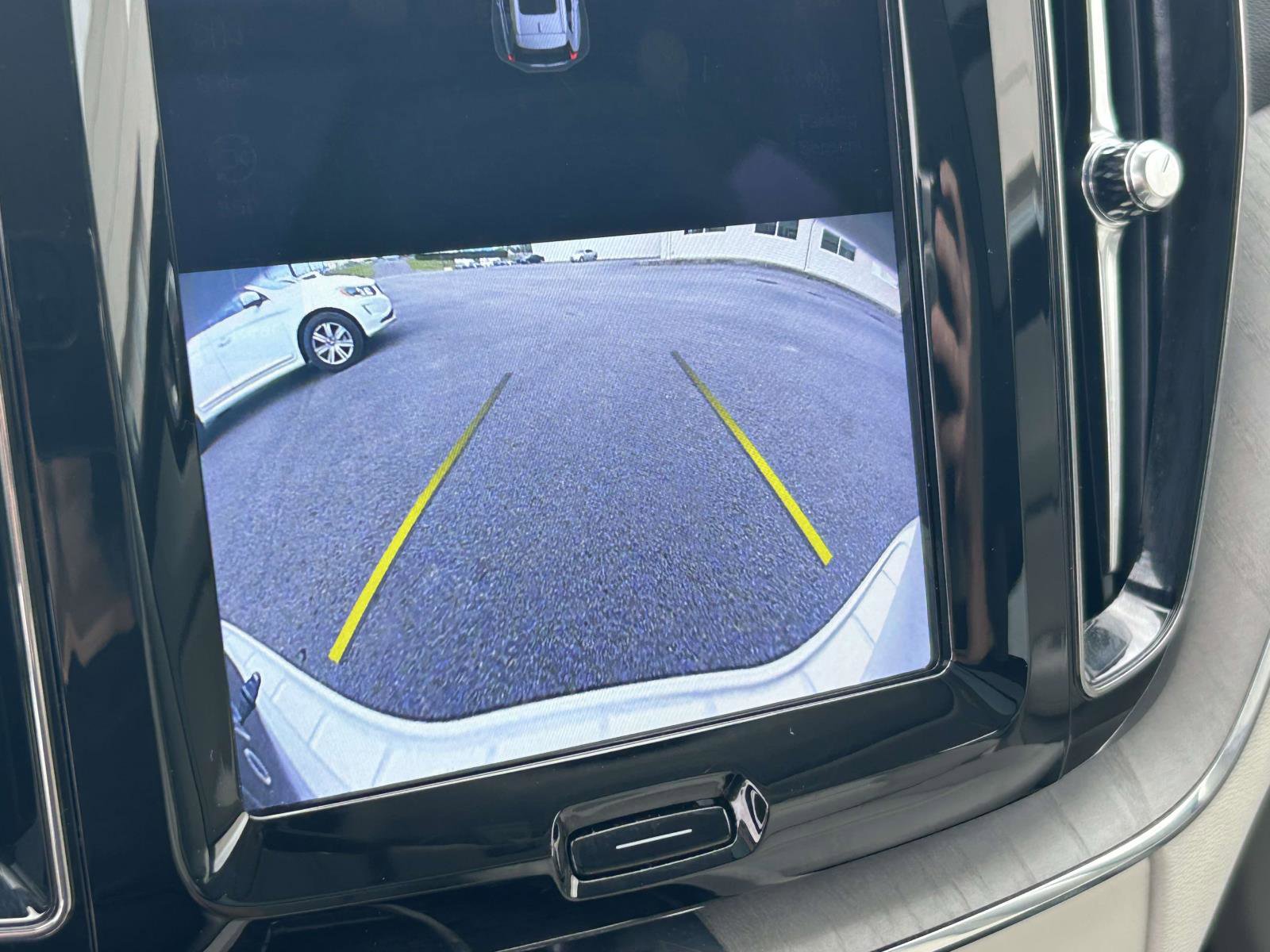 Certified 2023 Volvo XC60 B5 Plus w/ Climate Package image 27