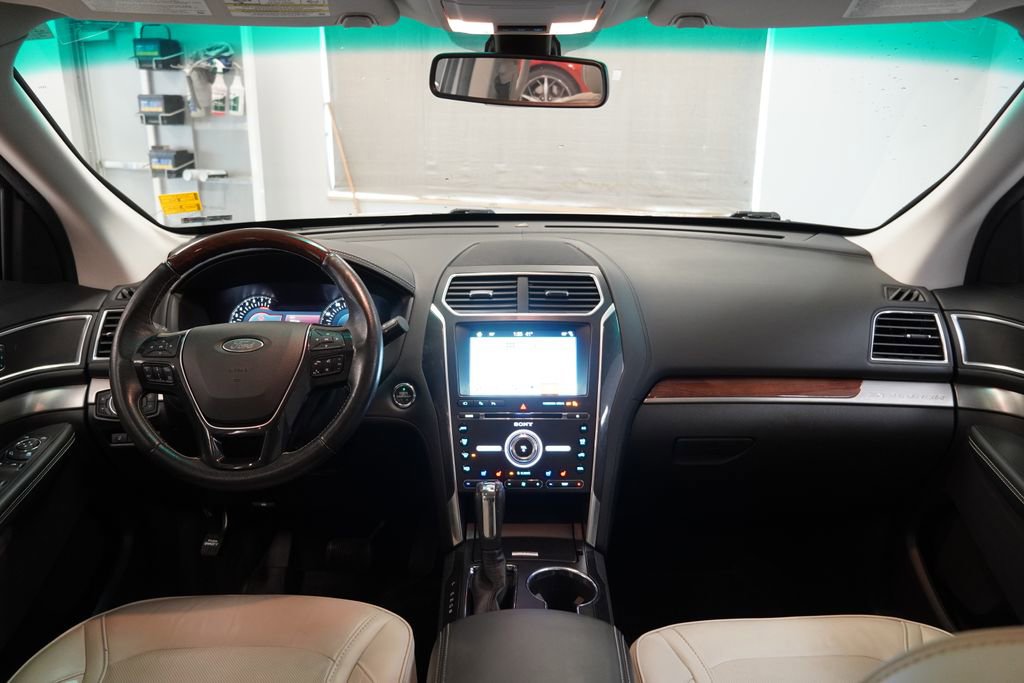 Used 2017 Ford Explorer Platinum image 19