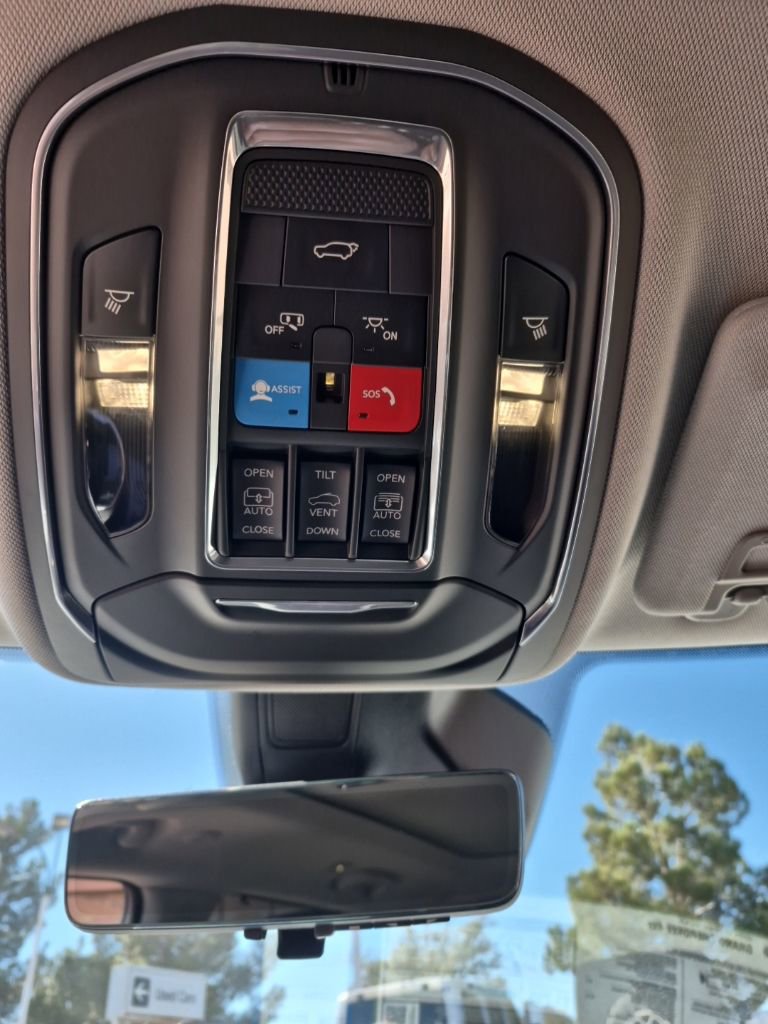 New 2024 Jeep Grand Cherokee Limited 4xe w/ Luxury Tech Group II image 40