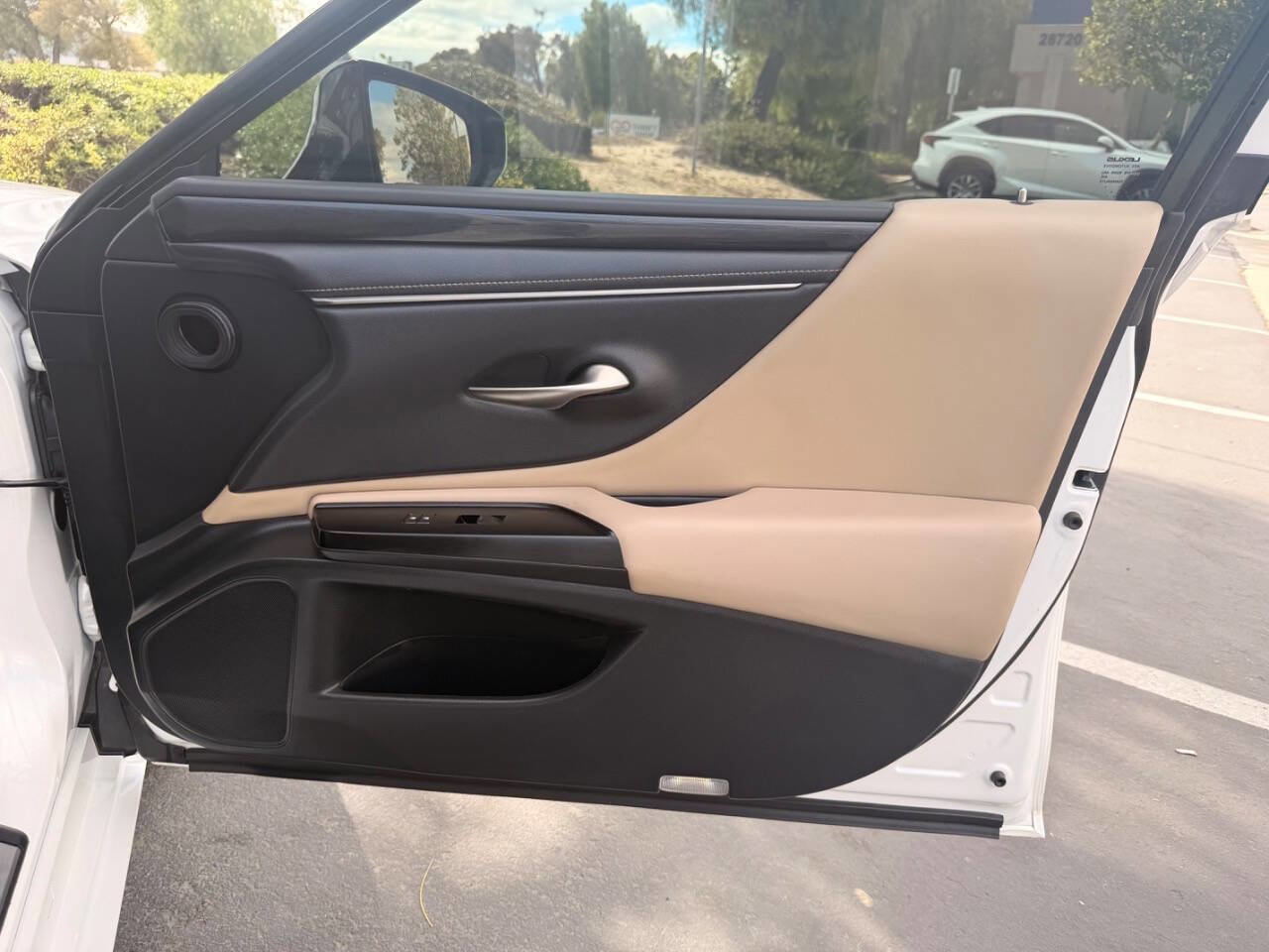 Used 2020 Lexus ES 300h FWD image 36
