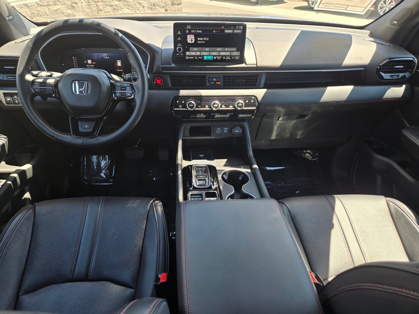 Certified 2025 Honda Pilot Black Edition image 18