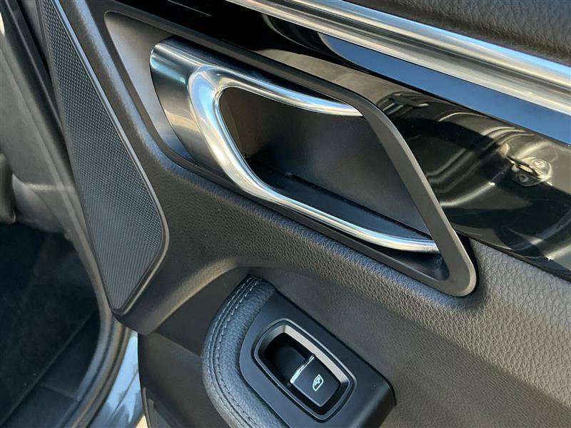 Used 2015 Porsche Macan S image 39